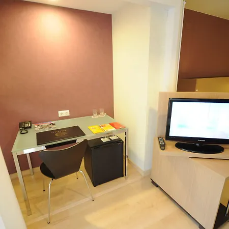 Отель Oroel & 4*