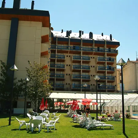 Oroel & Отель Хака